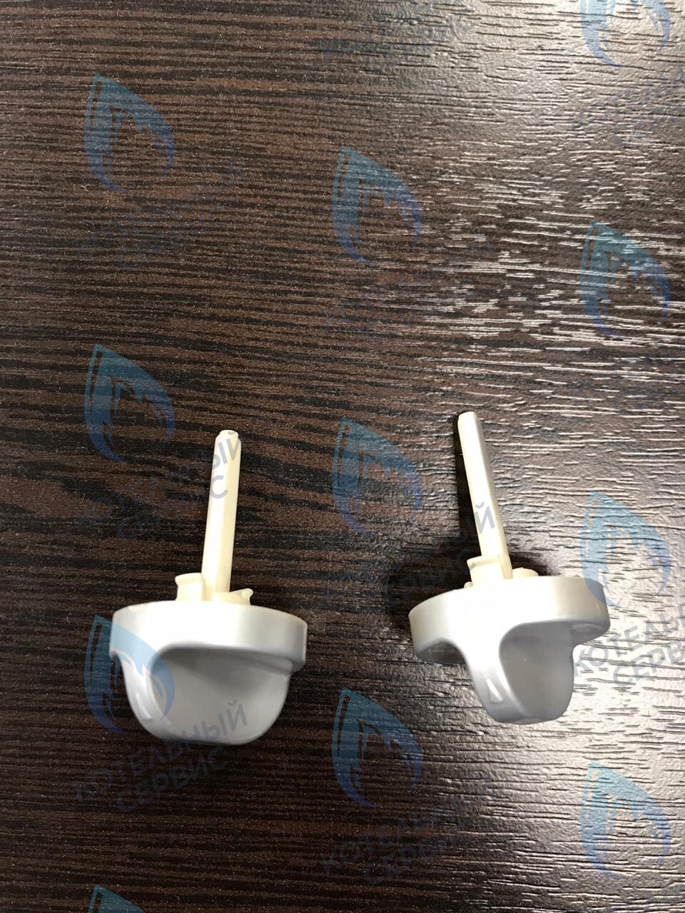 39848660 Ручки регулировки ОВ и ГВС (2шт/компл) Domina C/F N, Arena C/F 13-24 FERROLI (35015640) в Москве