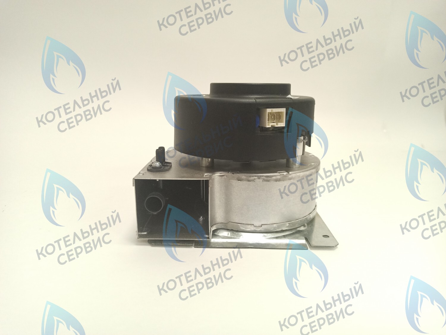 AF028-66W-BP-E Вентилятор VAILLANT turboTEC 36kW 190262 (в комплекте с монтажной пластиной) в Москве